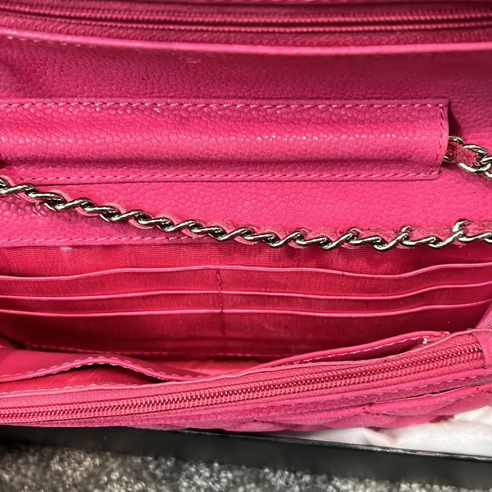 Pink wallet on a chain - Picture 3 of 4